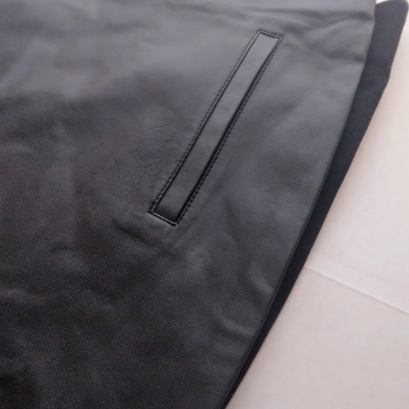 Petite Juliet Chico's Faux Leather Front Black Crop Pant. - Picture 2 of 9